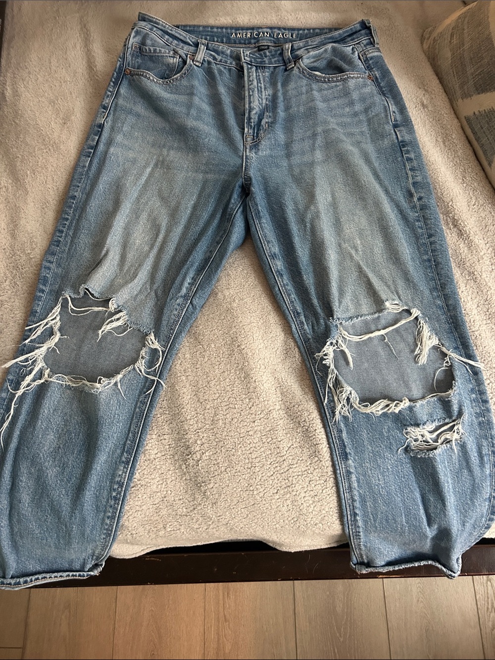 American Eagle Outfitters Mom Jean Distressed Strigid Jeans